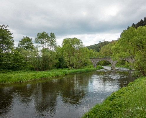 Denkmalgeschützte Rundbogenbrücke bei Bettelhausen