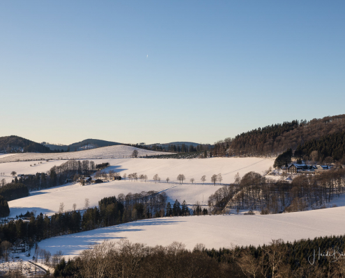 Blick auf Hotel Waldhaus (re.) und die Bauernschänke (li.)