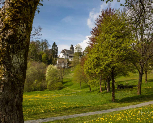 Blick auf Burg und Kirche in Nordenau