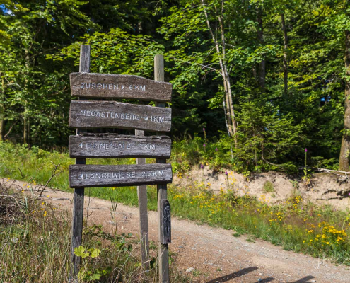 Alter Wegweiser am Helleplatz Alter Wegweiser am Helleplatz